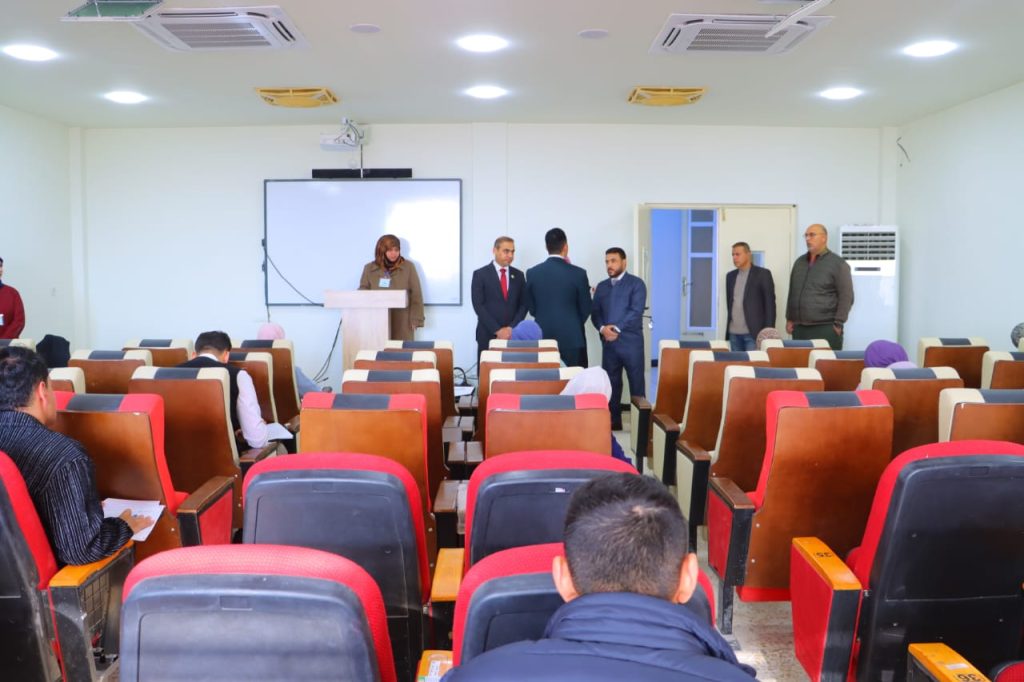 مساعد رئيس جامعة ذي قار للشؤون العلمية يتابع سير الامتحانات النهائية في عدد من كليات الجامعة