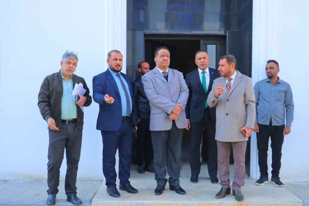 رئيس جامعة ذي قار يتابع الأعمال النهائية في بناية ملحق الجناح الإداري لرئاسة الجامعة