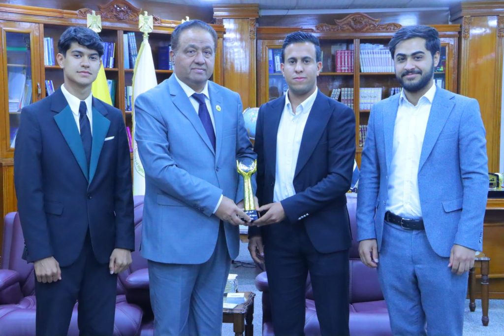 رئيس جامعة ذي قار يستقبل الفريق الطلابي ويؤكّد دعمه للمواهب الأدبية والإبداعية