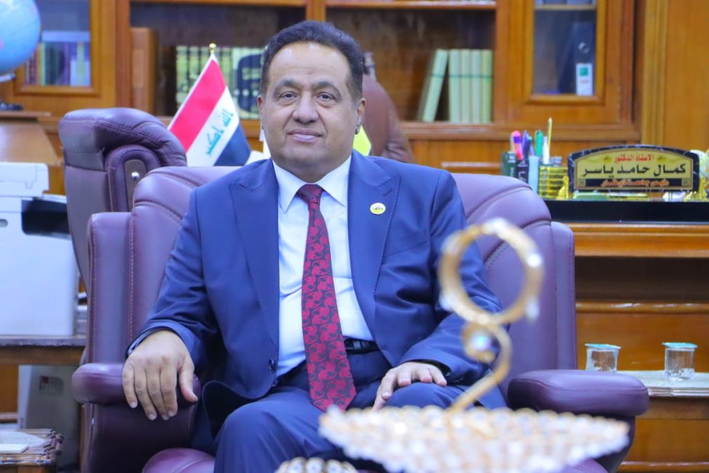 رئيس جامعة ذي قار يستقبل المهنئين بعيد الأضحى المبارك