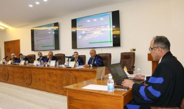 رئيس جامعة ذي قار يحضر مناقشة علمية في كلية العلوم ويؤكد