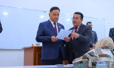 رئيس جامعة ذي قار يتفقد انطلاق الامتحانات النهائية ويؤكد توفير بيئة